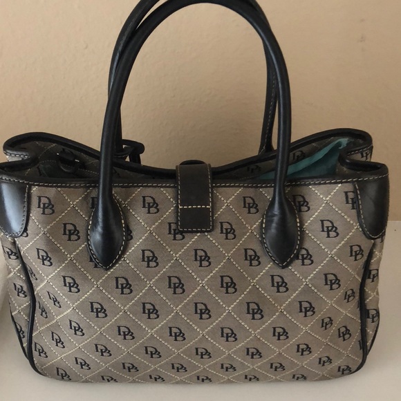 Authentic Dooney & Bourke purse. - Picture 5 of 8